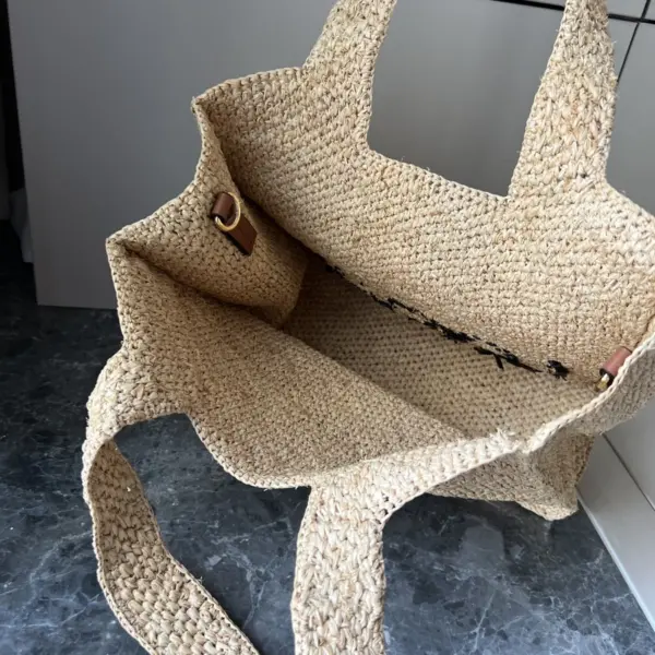 Loewe-羅意威 Font Tote 系列 自然色中號酒椰纖維斜挎包 17 Loewe-羅意威 Font Tote 系列 自然色中號酒椰纖維斜挎包