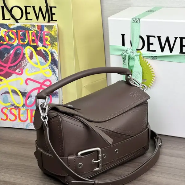 Loewe-羅意威 布朗尼深棕大號亮面牛皮革 Puzzle Biker 手拿包