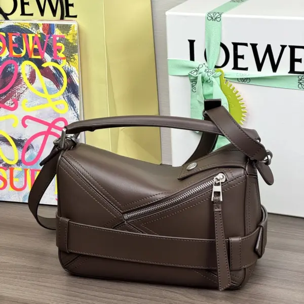 Loewe-羅意威 布朗尼深棕大號亮面牛皮革 Puzzle Biker 手拿包