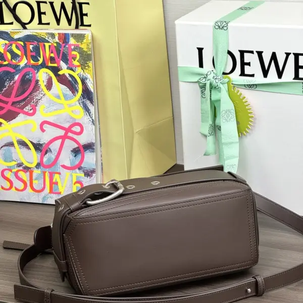 Loewe-羅意威 布朗尼深棕大號亮面牛皮革 Puzzle Biker 手拿包