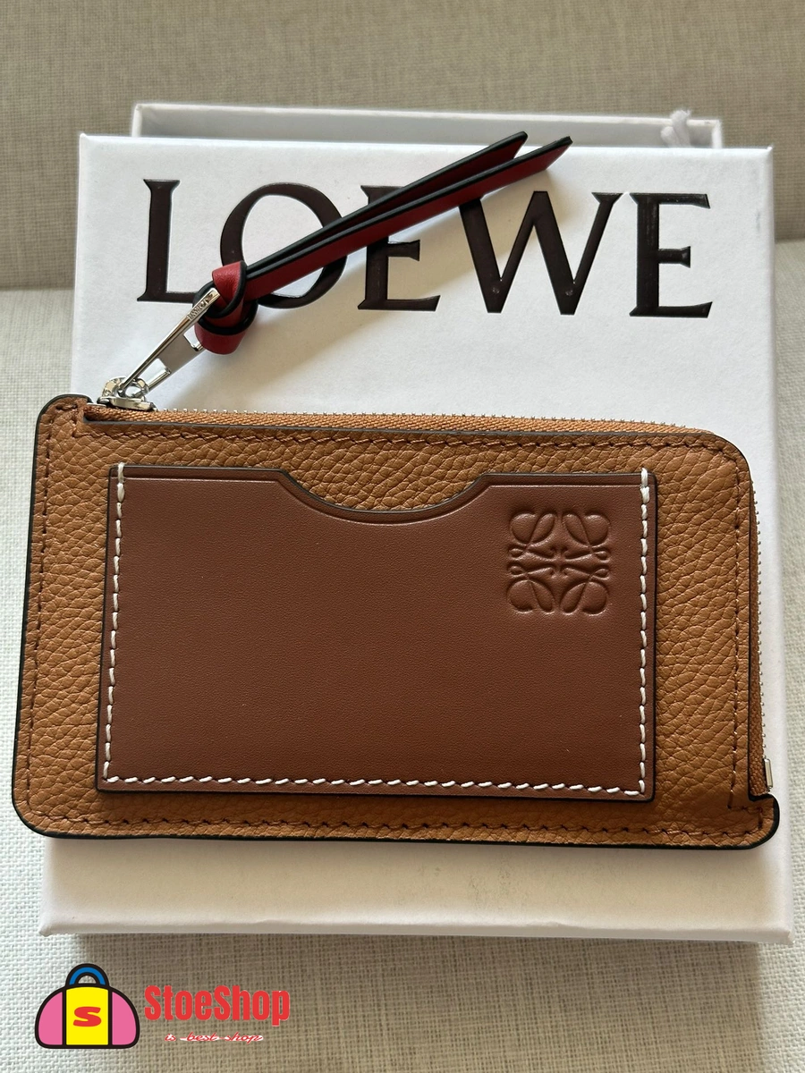 Loewe-羅意威 太妃糖色 / 棕褐色柔軟粒面牛皮革 Anagram 壓紋硬幣卡包 2 Loewe-羅意威 太妃糖色 / 棕褐色柔軟粒面牛皮革 Anagram 壓紋硬幣卡包