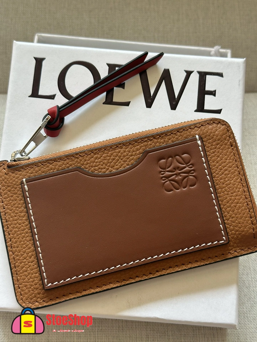 Loewe-羅意威 太妃糖色 / 棕褐色柔軟粒面牛皮革 Anagram 壓紋硬幣卡包 3 Loewe-羅意威 太妃糖色 / 棕褐色柔軟粒面牛皮革 Anagram 壓紋硬幣卡包