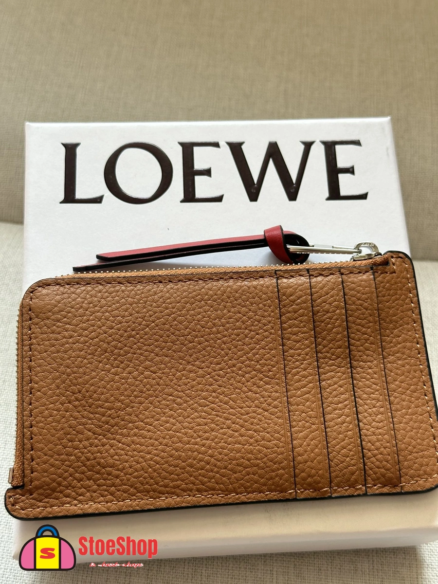 Loewe-羅意威 太妃糖色 / 棕褐色柔軟粒面牛皮革 Anagram 壓紋硬幣卡包 4 Loewe-羅意威 太妃糖色 / 棕褐色柔軟粒面牛皮革 Anagram 壓紋硬幣卡包