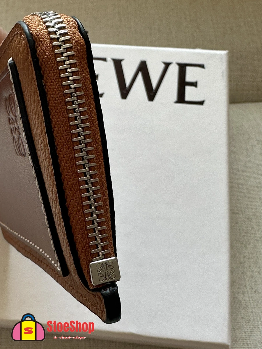 Loewe-羅意威 太妃糖色 / 棕褐色柔軟粒面牛皮革 Anagram 壓紋硬幣卡包 7 Loewe-羅意威 太妃糖色 / 棕褐色柔軟粒面牛皮革 Anagram 壓紋硬幣卡包