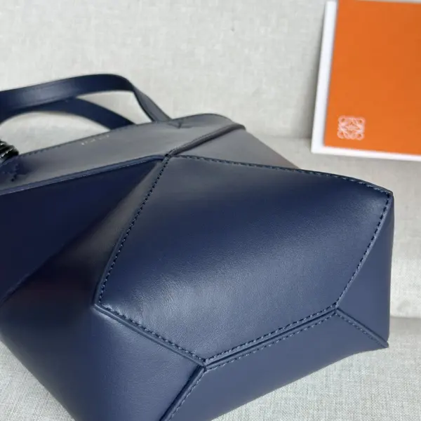 Loewe-羅意威 深邃藍中號亮面牛皮革 Puzzle Fold 購物袋