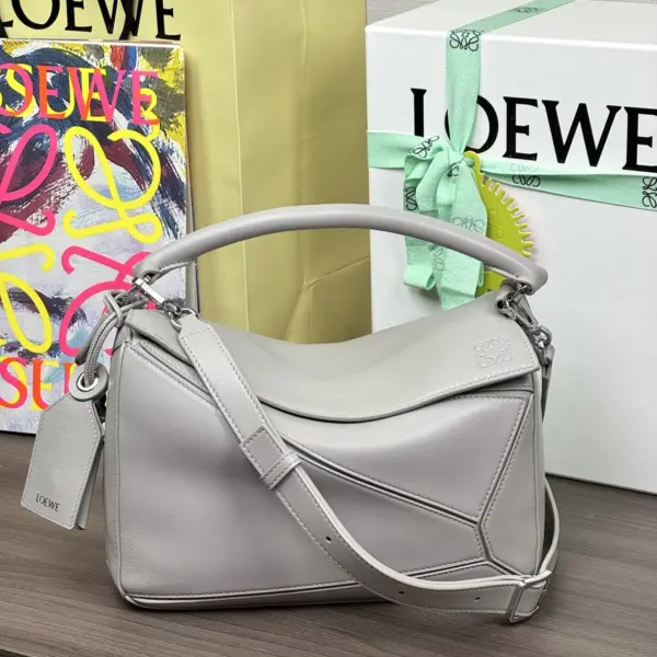 Loewe-羅意威 銀灰色迷你納帕羊皮革 Featherlight Puzzle 肩背包