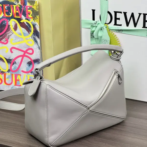 Loewe-羅意威 銀灰色迷你納帕羊皮革 Featherlight Puzzle 肩背包