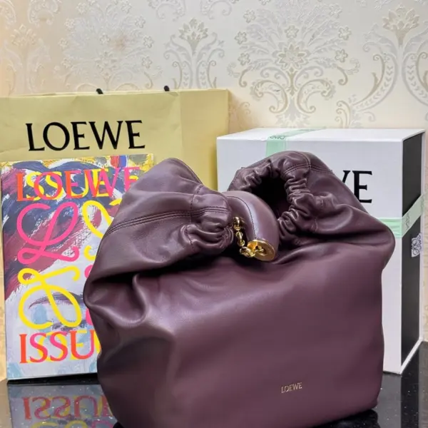 Loewe-羅意威 深酒紅小號柔軟納帕羊皮革 Squeeze 肩背包