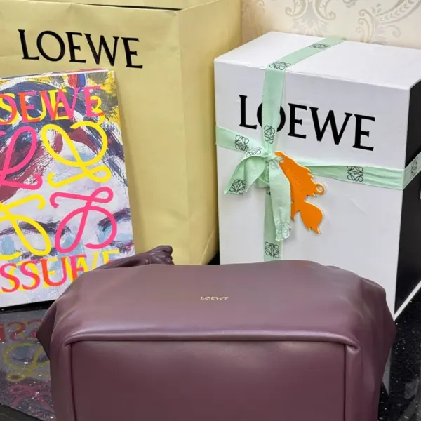 Loewe-羅意威 深酒紅小號柔軟納帕羊皮革 Squeeze 肩背包