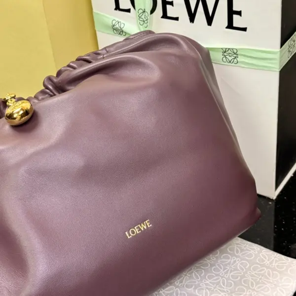 Loewe-羅意威 深酒紅小號柔軟納帕羊皮革 Squeeze 肩背包