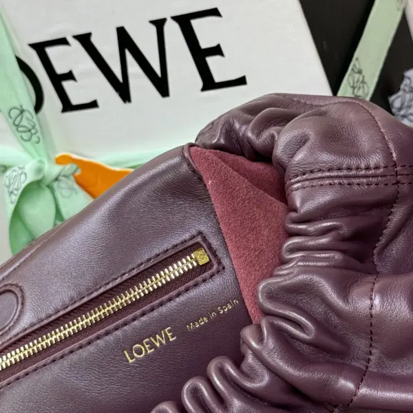 Loewe-羅意威 深酒紅小號柔軟納帕羊皮革 Squeeze 肩背包