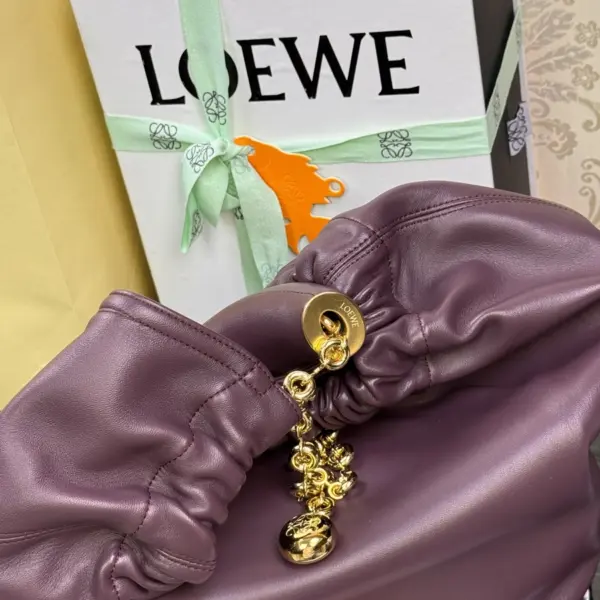 Loewe-羅意威 深酒紅小號柔軟納帕羊皮革 Squeeze 肩背包