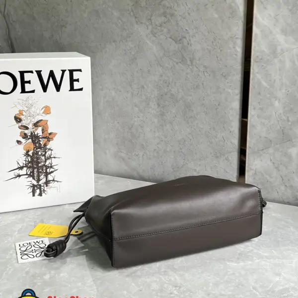 Loewe-羅意威 Flamenco 系列中號肩背手拿包 巧克力色 納帕牛皮革