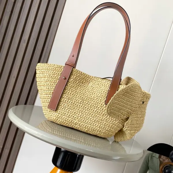 Loewe-羅意威 自然色 / 棕褐色小號拉菲草牛皮革小象 Basket 編織袋