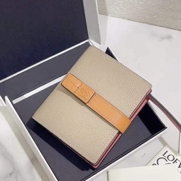 Loewe-羅意威 淺燕麥色 / 蜂蜜色柔軟粒面牛皮革 Anagram 壓紋長拉鏈錢包