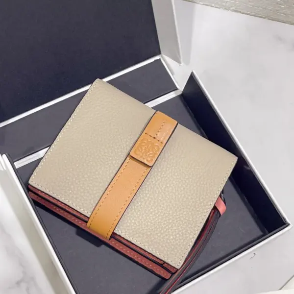 Loewe-羅意威 淺燕麥色 / 蜂蜜色柔軟粒面牛皮革 Anagram 壓紋長拉鏈錢包