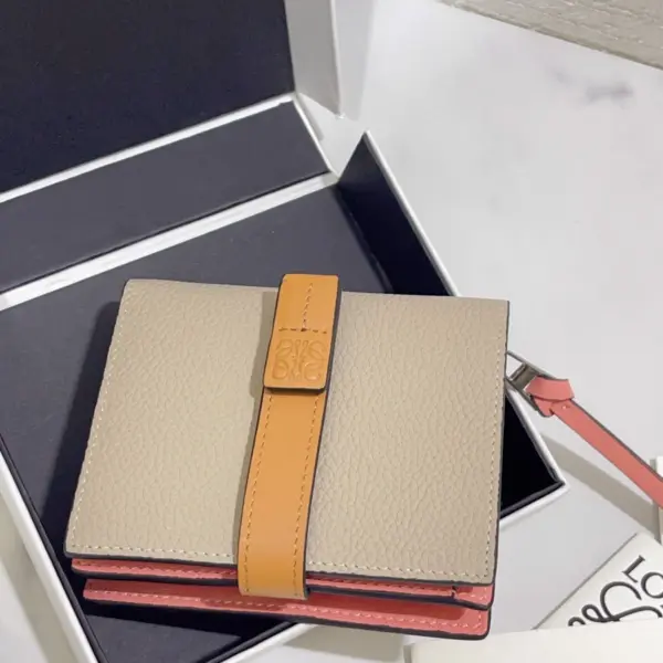 Loewe-羅意威 淺燕麥色 / 蜂蜜色柔軟粒面牛皮革 Anagram 壓紋長拉鏈錢包