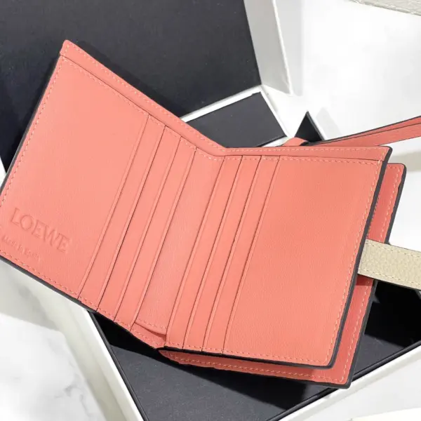 Loewe-羅意威 淺燕麥色 / 蜂蜜色柔軟粒面牛皮革 Anagram 壓紋長拉鏈錢包