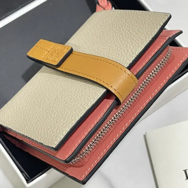 Loewe-羅意威 淺燕麥色 / 蜂蜜色柔軟粒面牛皮革 Anagram 壓紋長拉鏈錢包