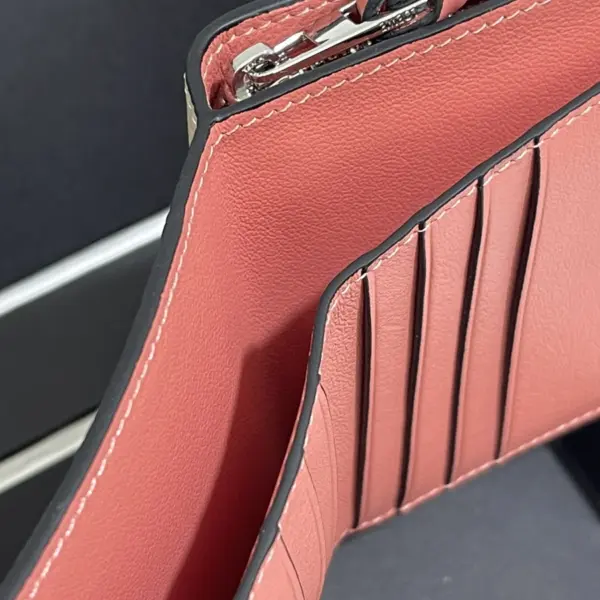 Loewe-羅意威 淺燕麥色 / 蜂蜜色柔軟粒面牛皮革 Anagram 壓紋長拉鏈錢包