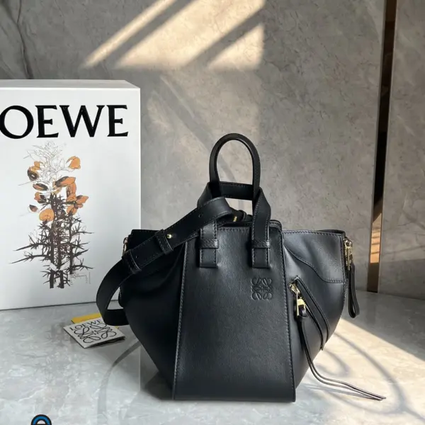 Loewe-羅意威 黑色經典牛皮革 Hammock Compact 斜挎包