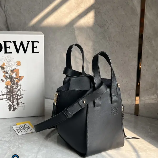 Loewe-羅意威 黑色經典牛皮革 Hammock Compact 斜挎包