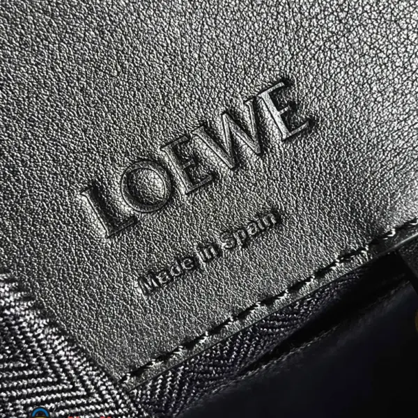 Loewe-羅意威 黑色經典牛皮革 Hammock Compact 斜挎包