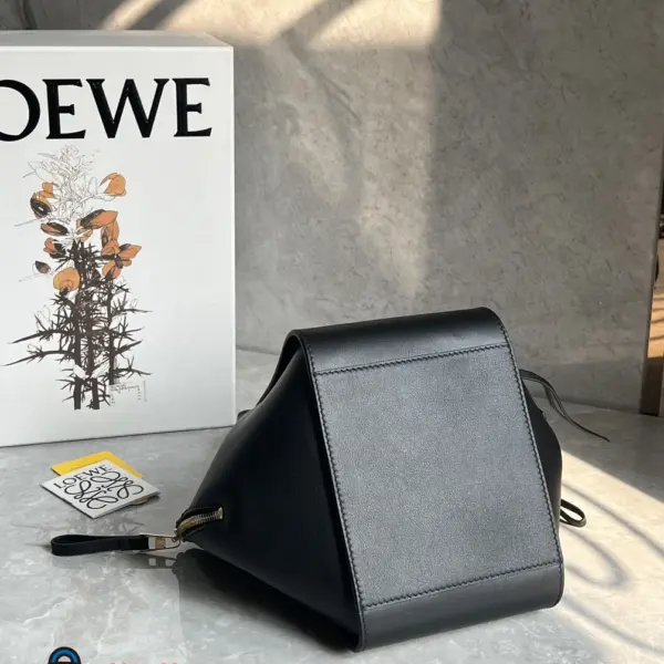Loewe-羅意威 黑色經典牛皮革 Hammock Compact 斜挎包