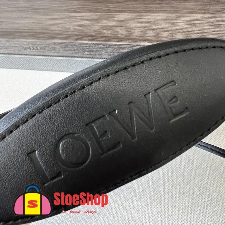 Loewe-羅意威 黑色經典牛皮革 Pebble 骰子手拿包