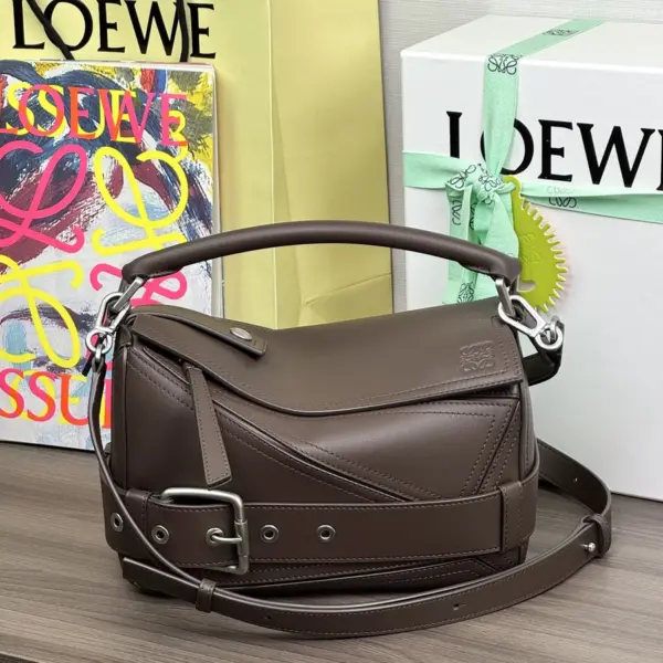 Loewe-羅意威 Puzzle Biker 系列小號肩背包 布朗尼深棕亮面牛皮革
