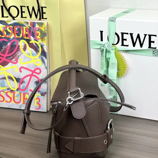 Loewe-羅意威 Puzzle Biker 系列小號肩背包 布朗尼深棕亮面牛皮革