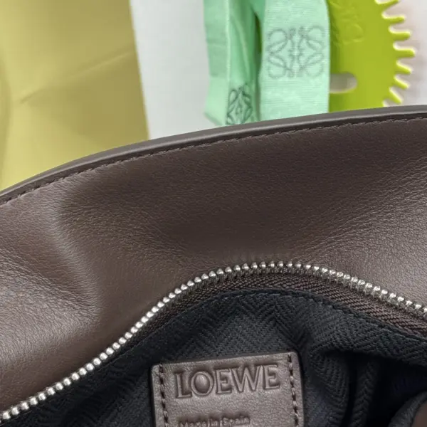 Loewe-羅意威 Puzzle Biker 系列小號肩背包 布朗尼深棕亮面牛皮革