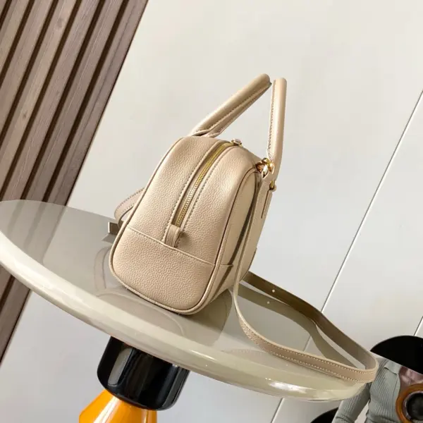 Loewe-羅意威 Amazona 28 系列 沙色柔軟粒面牛皮革手拿包 12 Loewe-羅意威 Amazona 28 系列 沙色柔軟粒面牛皮革手拿包