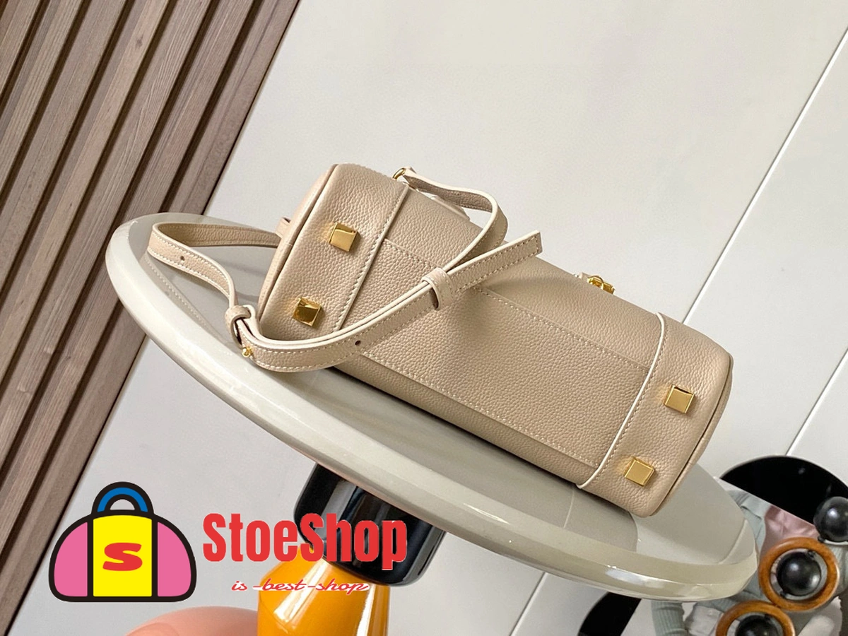 Loewe-羅意威 Amazona 28 系列 沙色柔軟粒面牛皮革手拿包 4 Loewe-羅意威 Amazona 28 系列 沙色柔軟粒面牛皮革手拿包