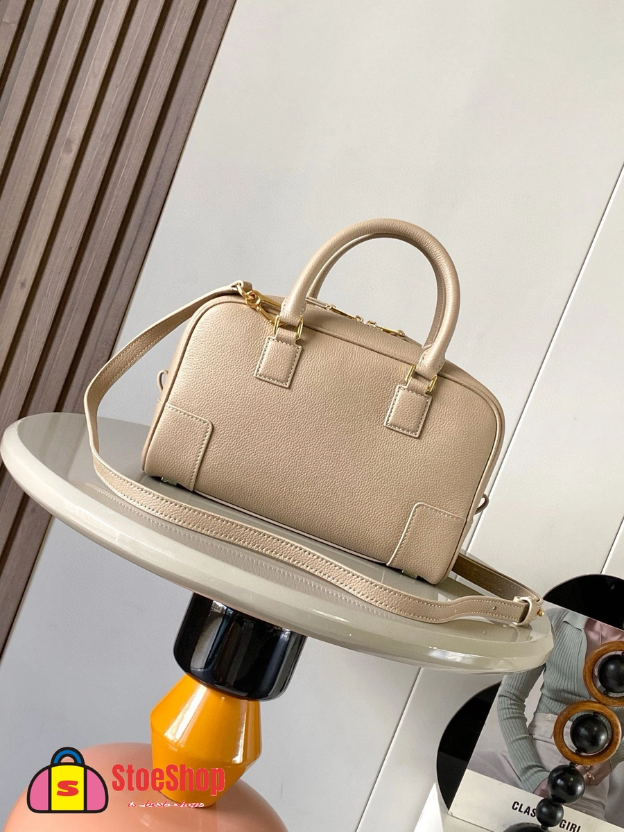Loewe-羅意威 Amazona 28 系列 沙色柔軟粒面牛皮革手拿包 5 Loewe-羅意威 Amazona 28 系列 沙色柔軟粒面牛皮革手拿包