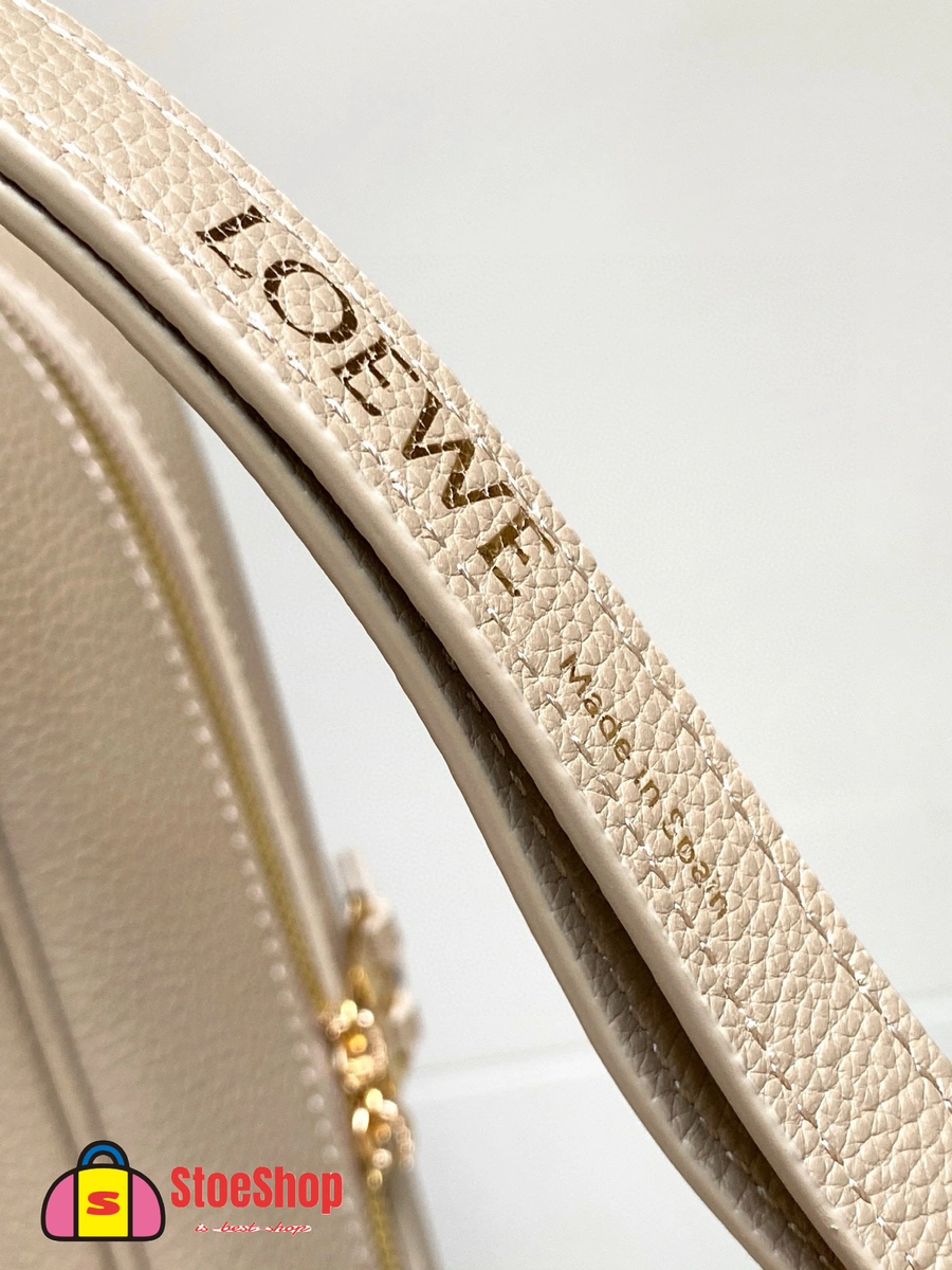 Loewe-羅意威 Amazona 28 系列 沙色柔軟粒面牛皮革手拿包 7 Loewe-羅意威 Amazona 28 系列 沙色柔軟粒面牛皮革手拿包