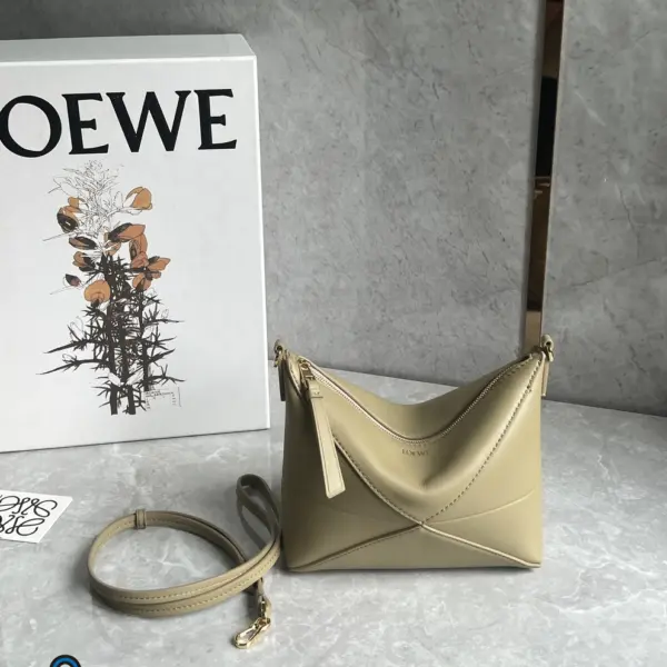 Loewe-羅意威 Puzzle Fold 系列 粘土綠亮面納帕牛皮革手拿包