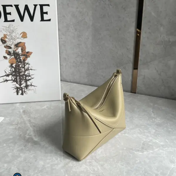 Loewe-羅意威 Puzzle Fold 系列 粘土綠亮面納帕牛皮革手拿包