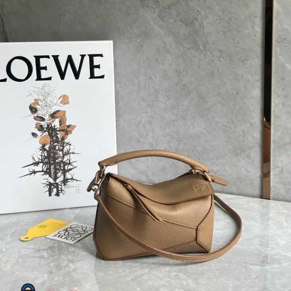 Loewe-羅意威 太妃糖色迷你柔軟粒面牛皮革 Puzzle 肩背包