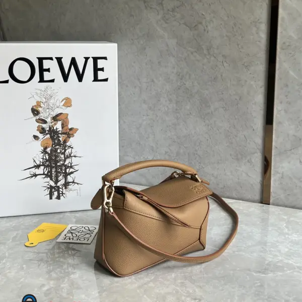 Loewe-羅意威 太妃糖色迷你柔軟粒面牛皮革 Puzzle 肩背包