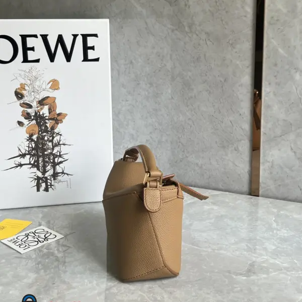 Loewe-羅意威 太妃糖色迷你柔軟粒面牛皮革 Puzzle 肩背包
