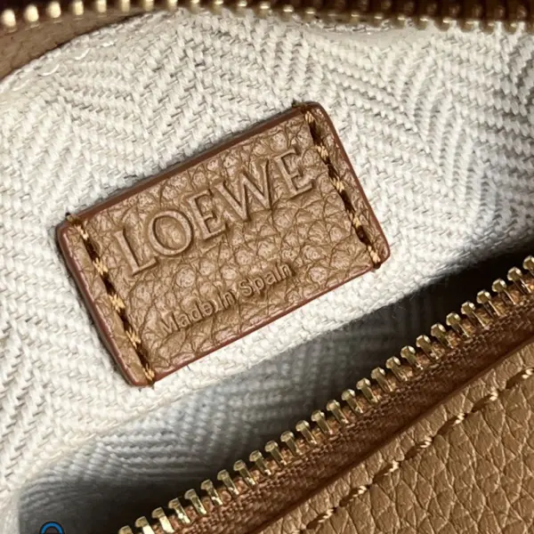 Loewe-羅意威 太妃糖色迷你柔軟粒面牛皮革 Puzzle 肩背包
