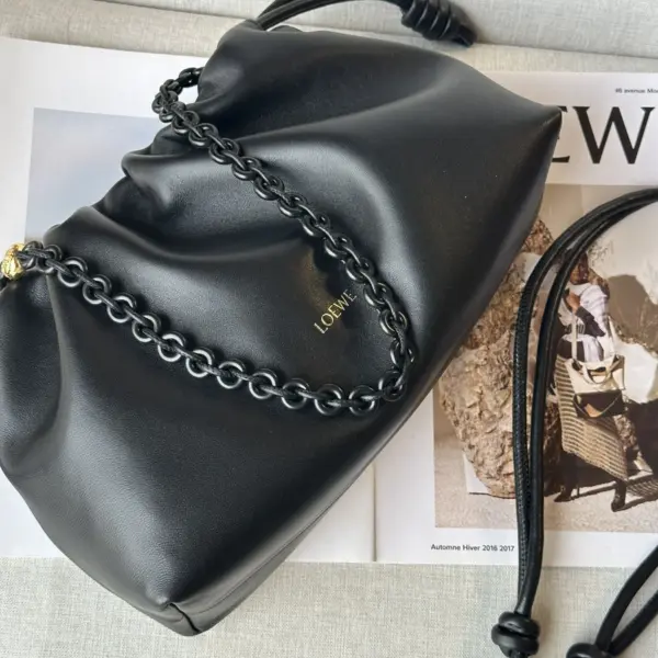 Loewe-羅意威 Flamenco Purse 系列 黑色中號柔軟納帕羊皮革手拿包