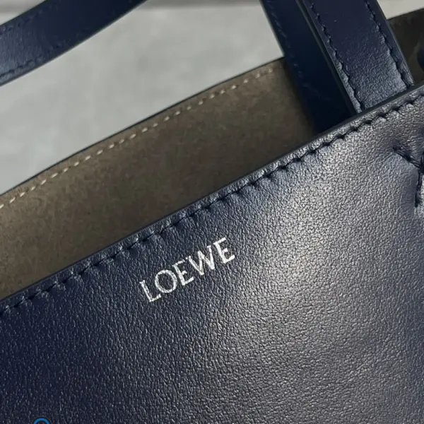Loewe-羅意威 深邃藍迷你亮面牛皮革 Puzzle Fold 斜挎包