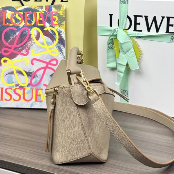 Loewe-羅意威 沙色小號柔軟粒面牛皮革 Puzzle 肩背包