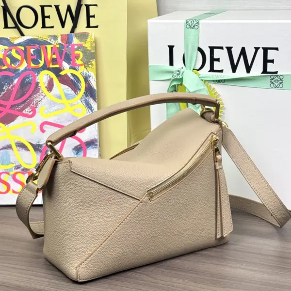 Loewe-羅意威 沙色小號柔軟粒面牛皮革 Puzzle 肩背包