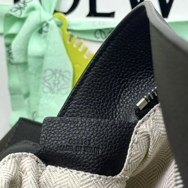 Loewe-羅意威 黑色小號粒面牛皮革 Puzzle 腰包