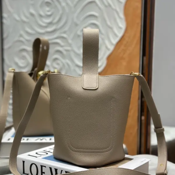 Loewe-羅意威 Pebble Bucket 系列 沙色迷你柔軟粒面牛皮革斜挎水桶手袋 13 Loewe-羅意威 Pebble Bucket 系列 沙色迷你柔軟粒面牛皮革斜挎水桶手袋