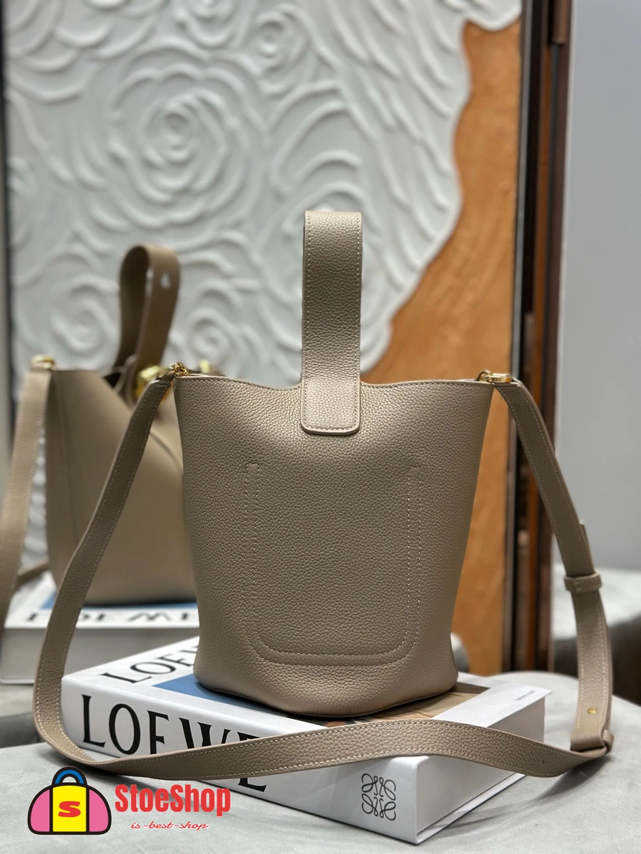 Loewe-羅意威 Pebble Bucket 系列 沙色迷你柔軟粒面牛皮革斜挎水桶手袋 4 Loewe-羅意威 Pebble Bucket 系列 沙色迷你柔軟粒面牛皮革斜挎水桶手袋