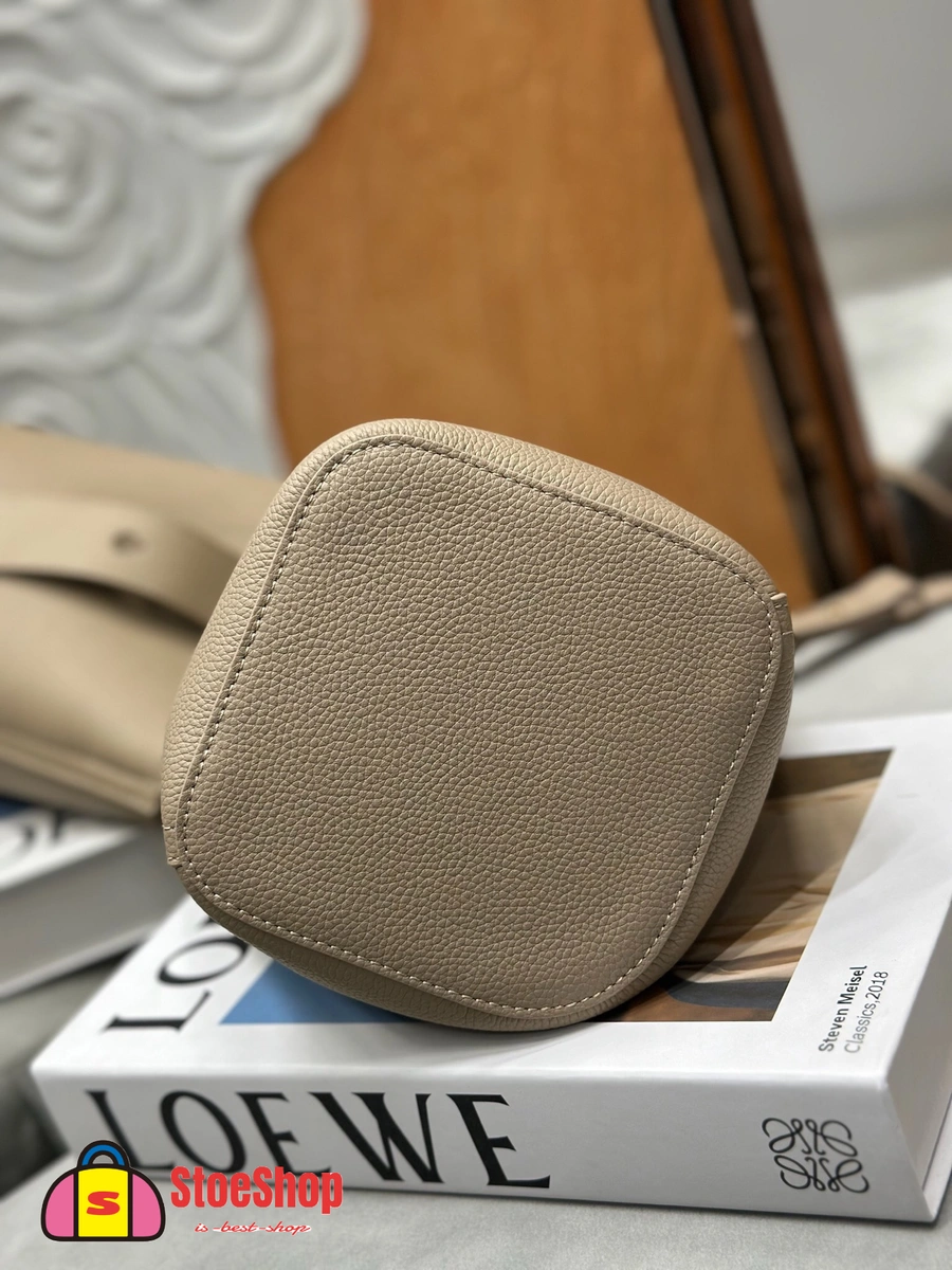 Loewe-羅意威 Pebble Bucket 系列 沙色迷你柔軟粒面牛皮革斜挎水桶手袋 5 Loewe-羅意威 Pebble Bucket 系列 沙色迷你柔軟粒面牛皮革斜挎水桶手袋